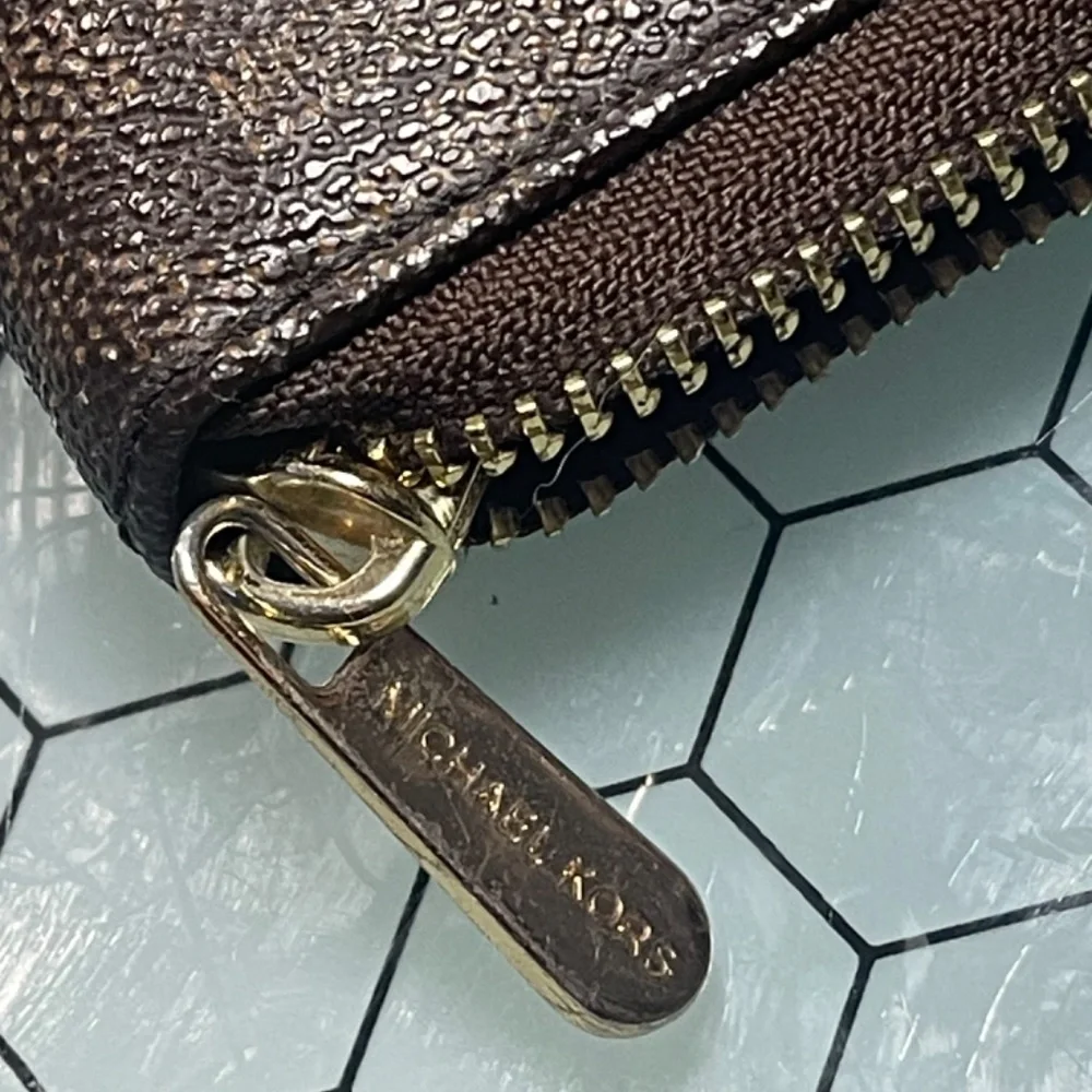 Michael Kors Wallet - Picture 3 of 5